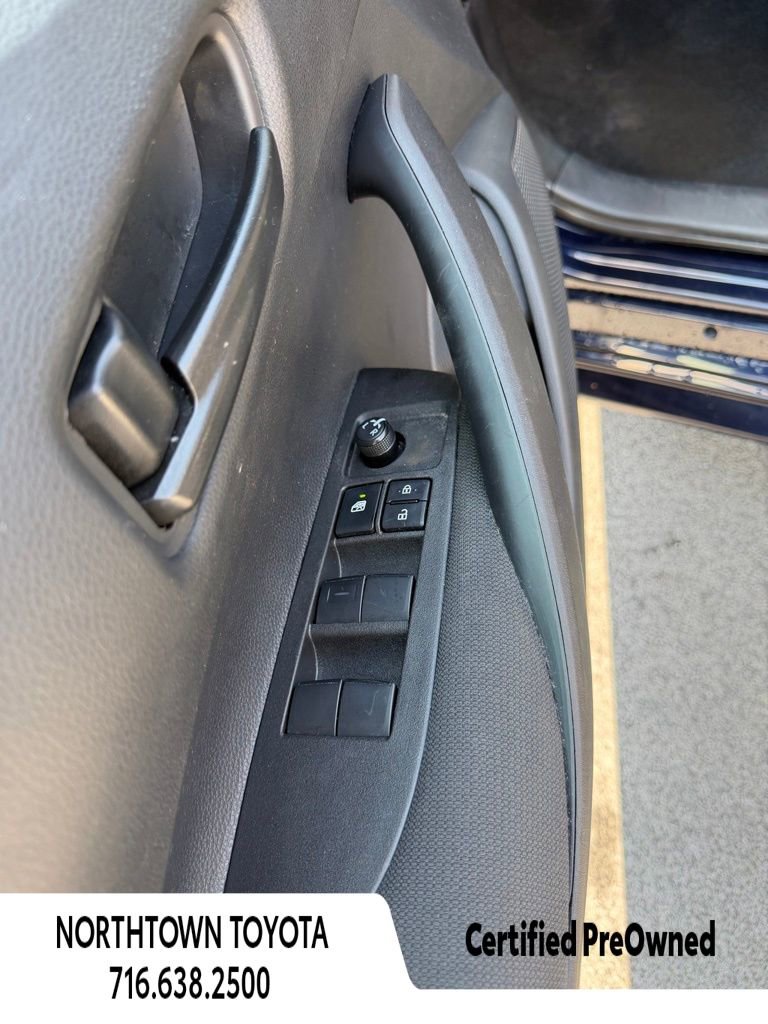Used 2025 Toyota Corolla LE image 17
