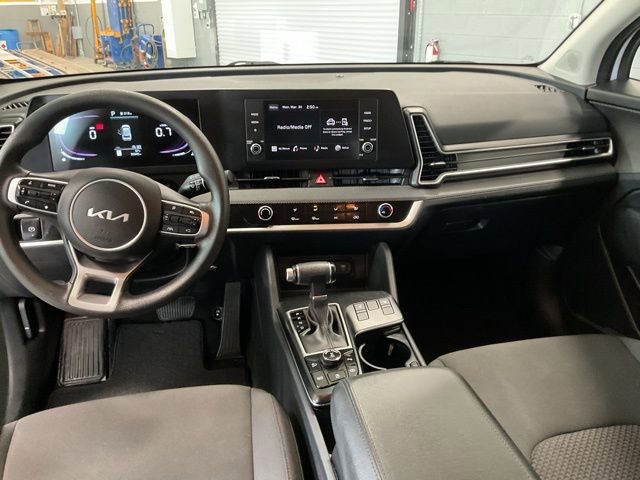 Used 2025 Kia Sportage LX image 12