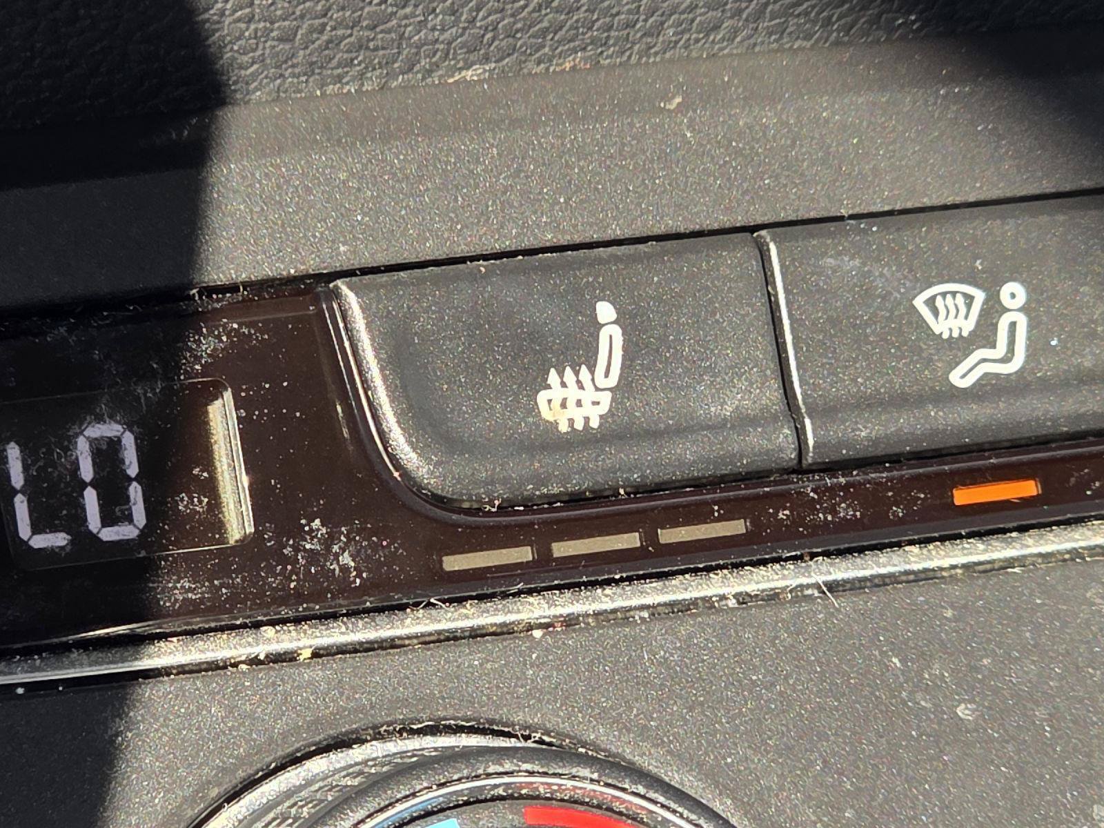 Used 2021 Volkswagen Tiguan SEL AWD/4WD image 18