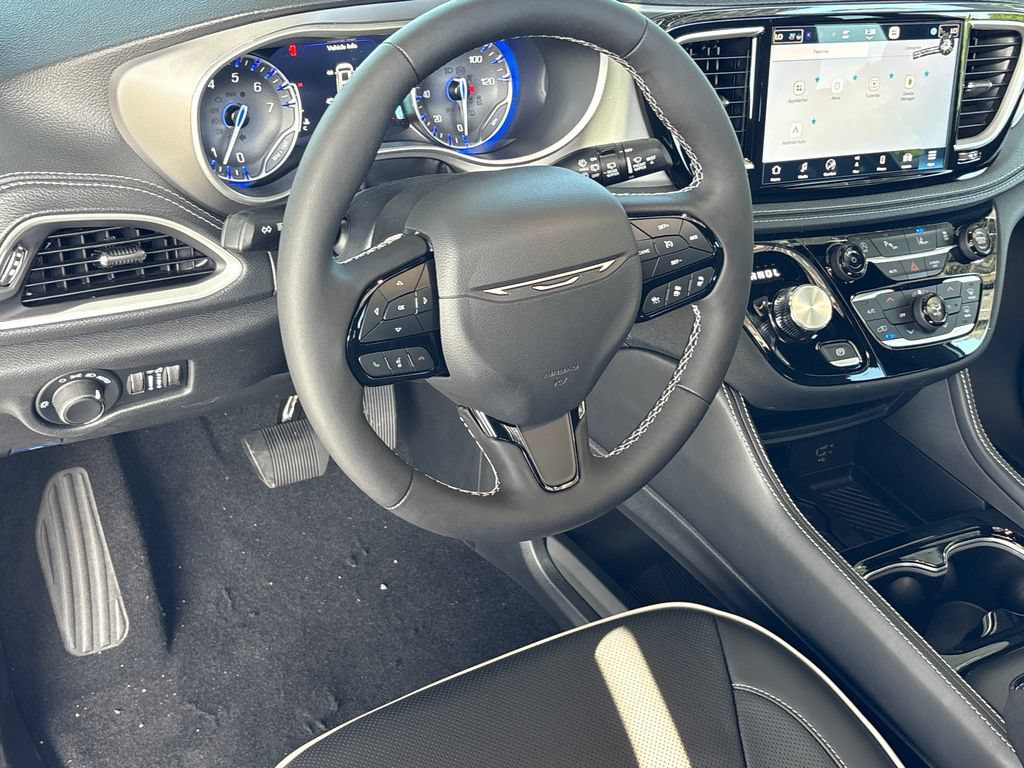 New 2027 Chrysler Pacifica Limited AWD/4WD image 13