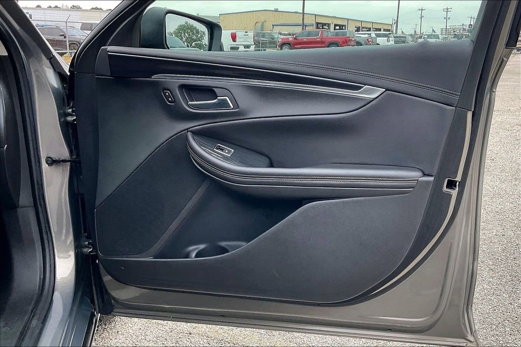 Used 2018 Chevrolet Impala LT FWD image 29