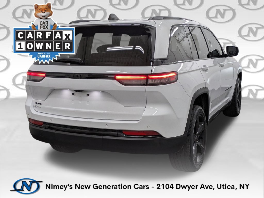 Used 2023 Jeep Grand Cherokee Altitude AWD/4WD image 2