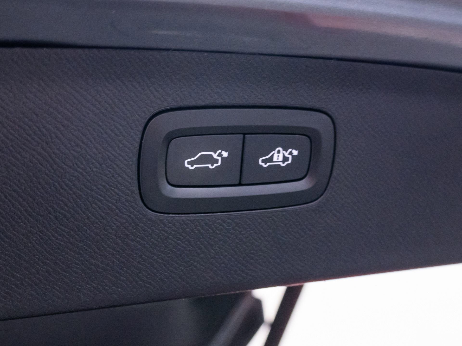 Used 2020 Volvo XC90 T5 Momentum image 22