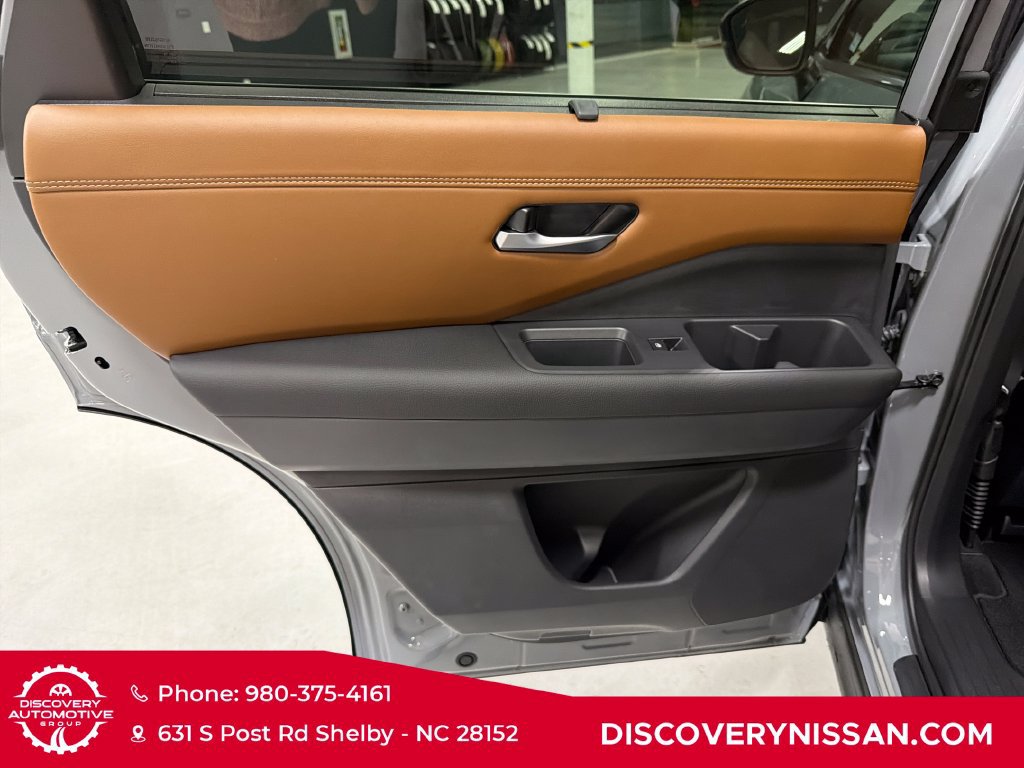 New 2026 Nissan Pathfinder Platinum w/ Accent Package AWD/4WD image 29
