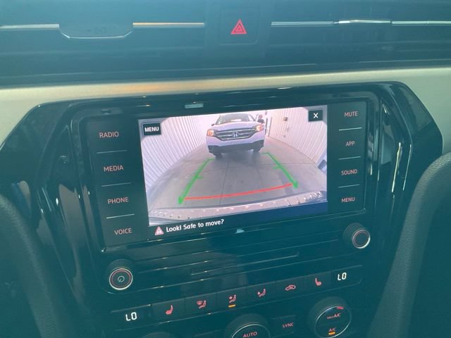 Used 2022 Volkswagen Passat 2.0T SE FWD image 17