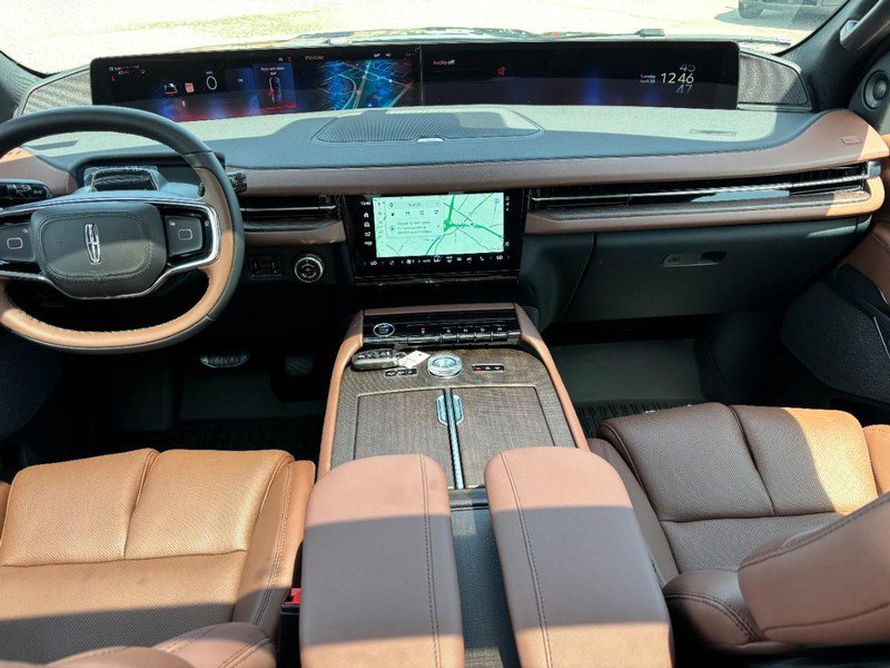 New 2026 Lincoln Navigator Reserve AWD/4WD image 13