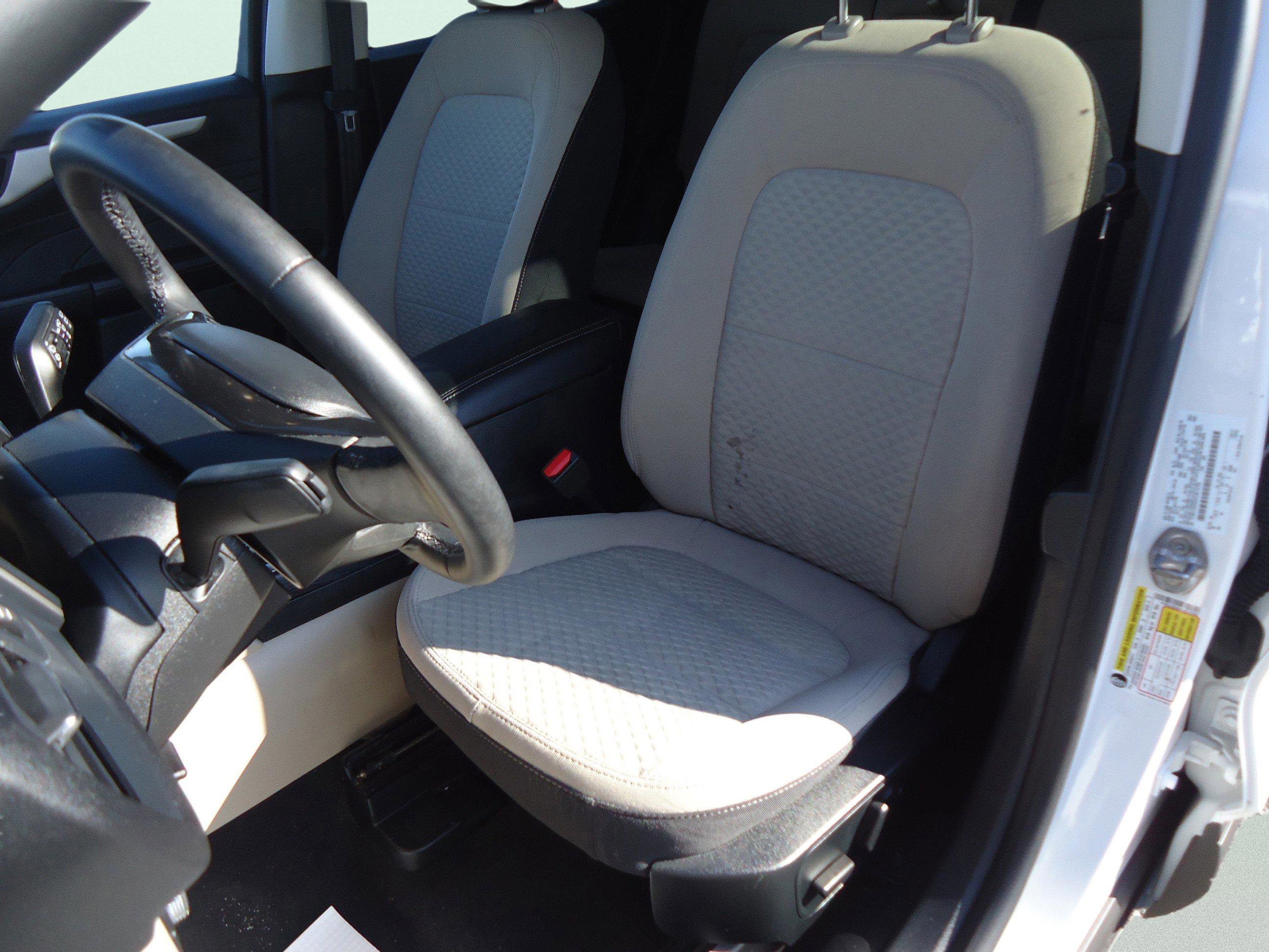 Used 2022 Ford Escape SE w/ SE Sport Appearance Package image 25