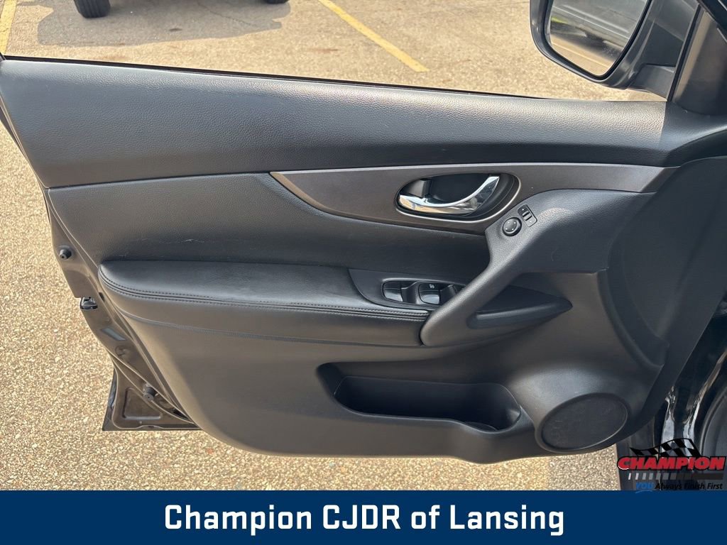 Used 2015 Nissan Rogue S FWD image 14