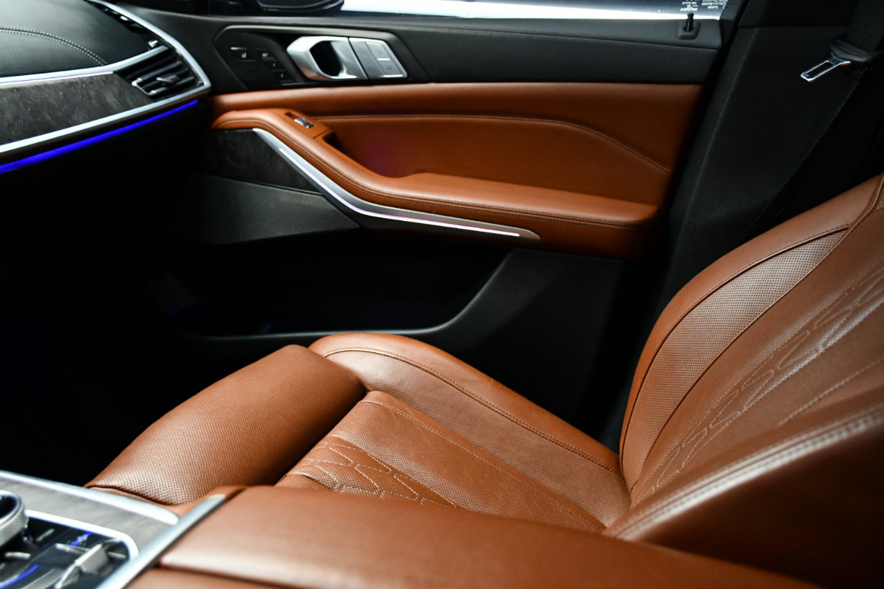 Used 2022 BMW X7 M50i w/ Executive Package image 38