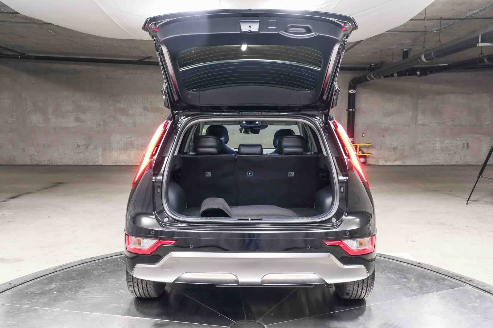 Used 2023 Kia Niro EX Touring FWD image 29