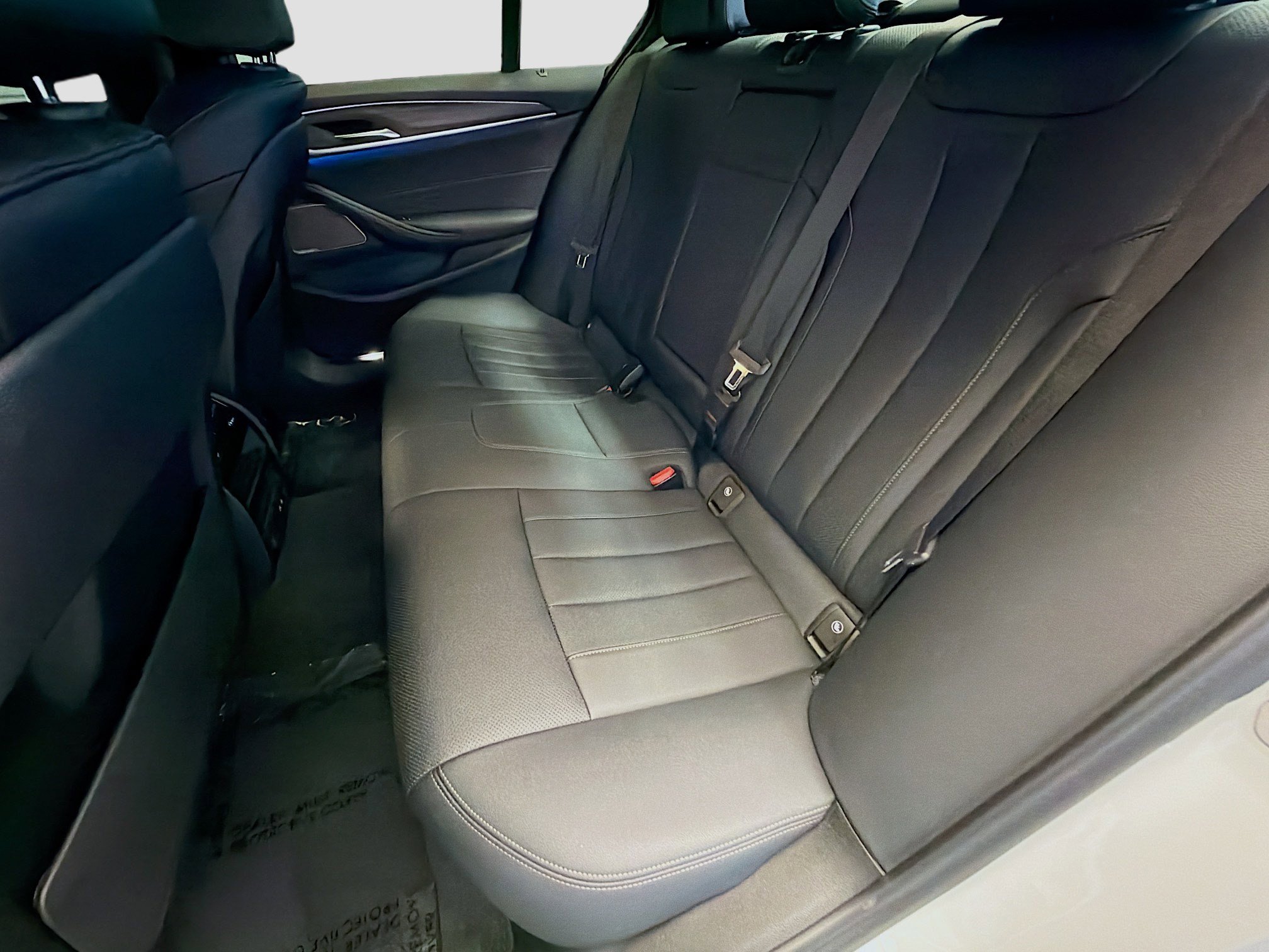 Used 2021 BMW 530e w/ Premium Package image 13