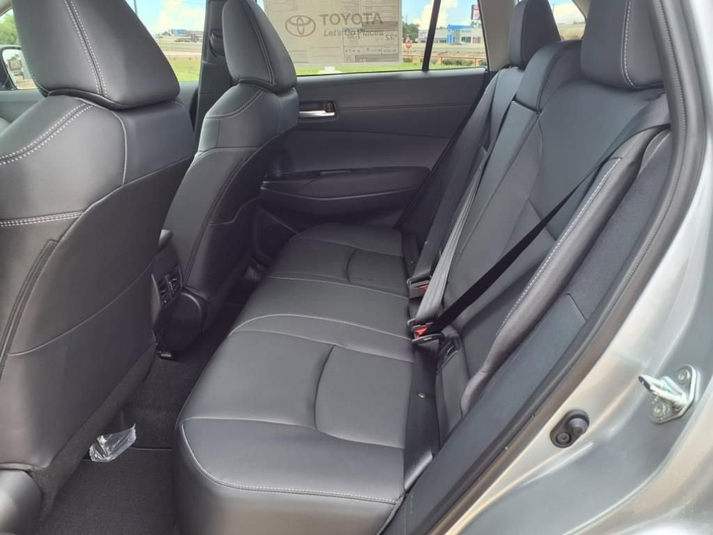 Used 2025 Toyota Corolla Cross XLE w/ Convenience Package image 14