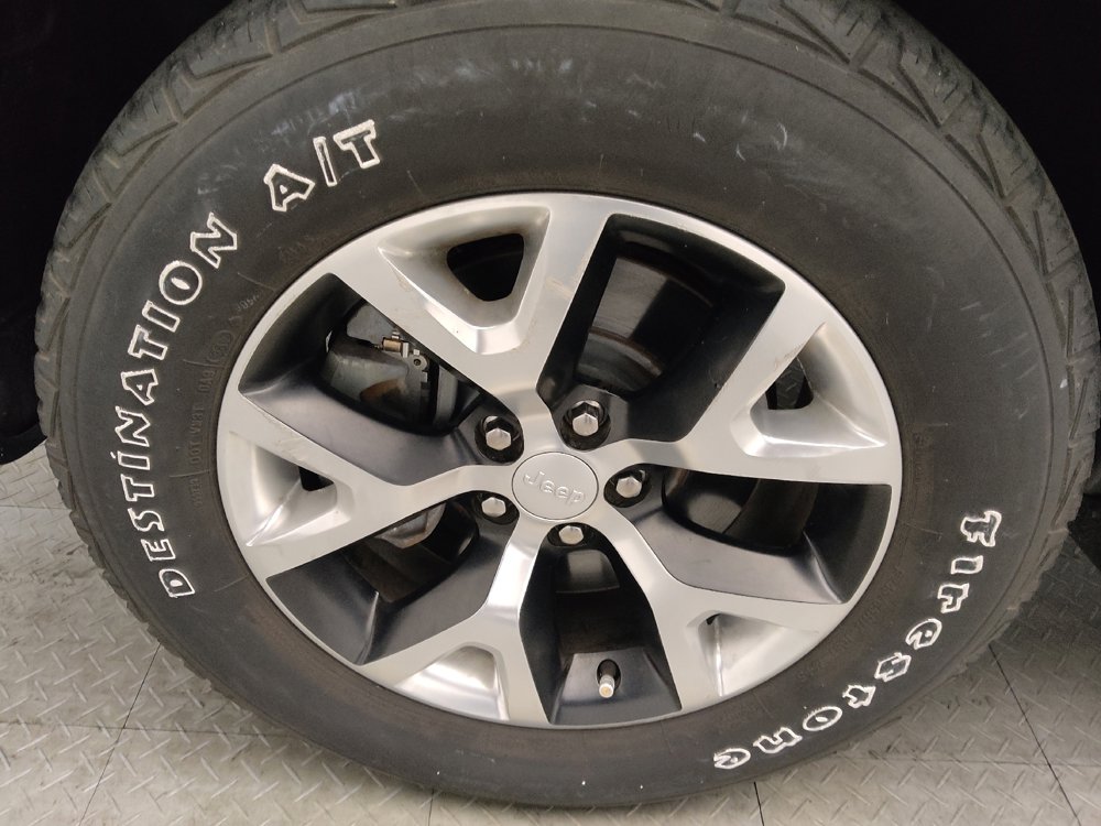 Used 2018 Jeep Cherokee Trailhawk image 31