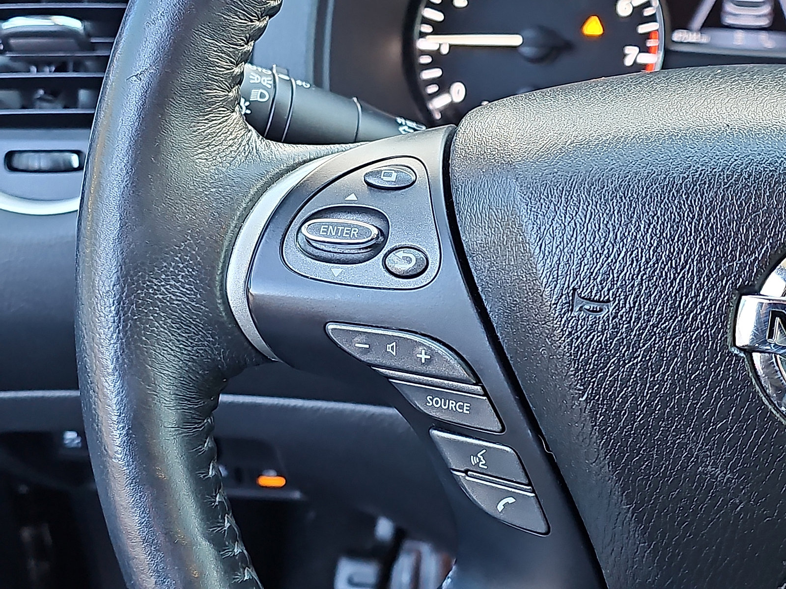 Used 2020 Nissan Pathfinder SL image 23