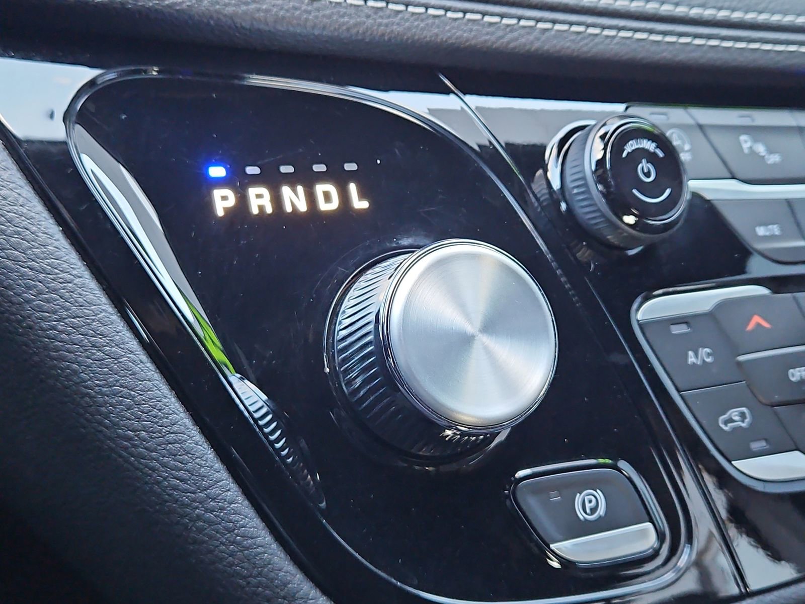 Used 2024 Chrysler Pacifica Touring image 16