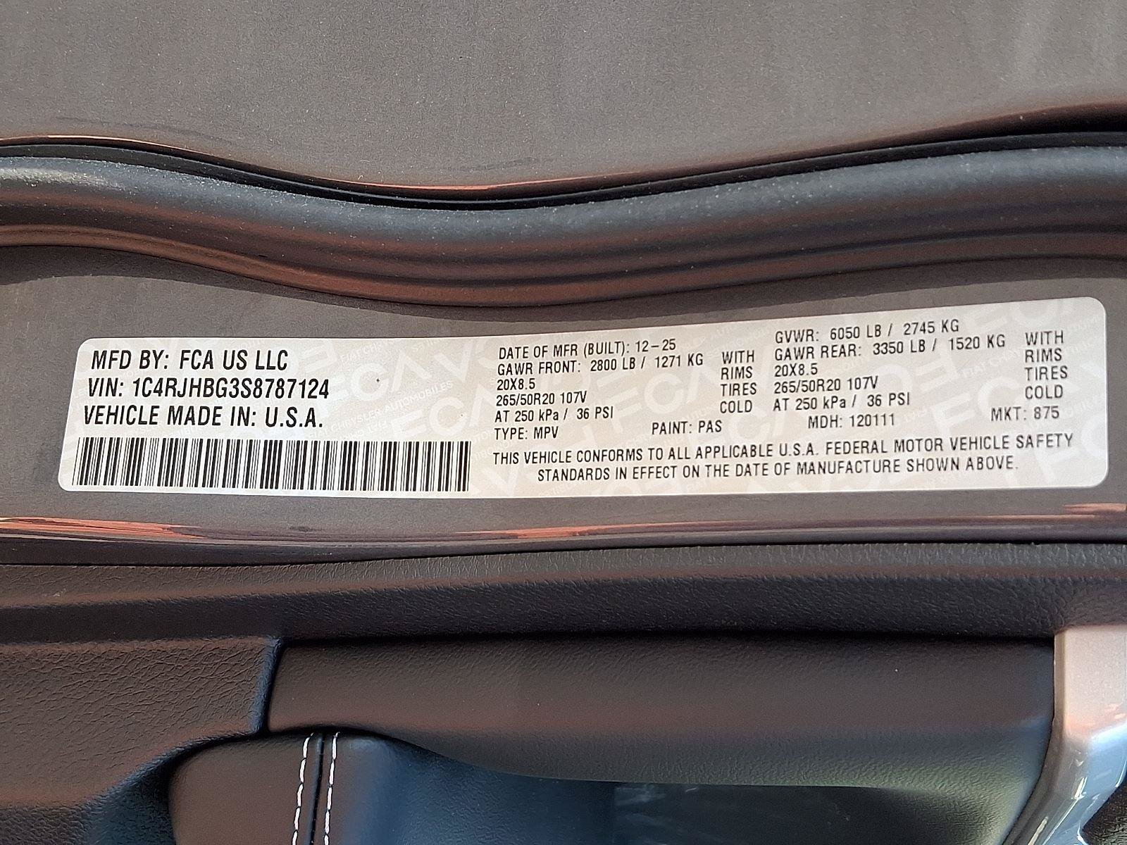 New 2025 Jeep Grand Cherokee Limited w/ MOPAR Finishing Package AWD/4WD image 19