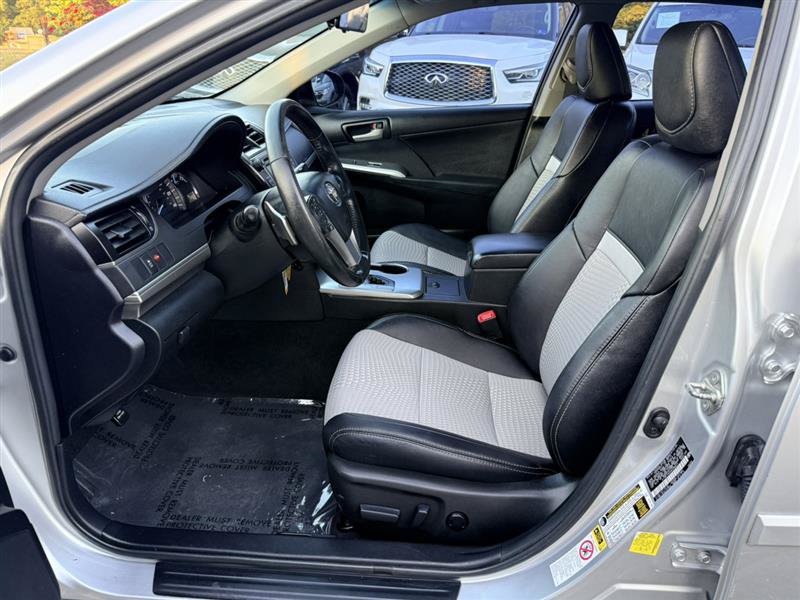 Used 2013 Toyota Camry SE w/ Preferred Accessory Pkg FWD image 23
