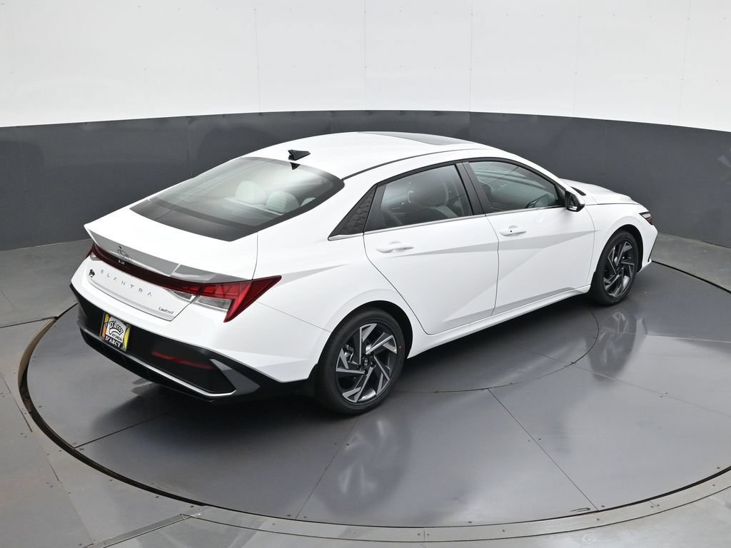 New 2026 Hyundai Elantra Limited FWD image 17