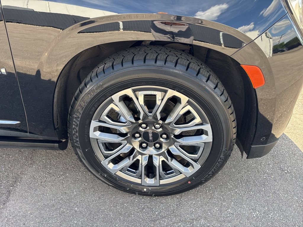 Used 2023 GMC Yukon Denali Ultimate w/ LPO, Floor Liner Package AWD/4WD image 7