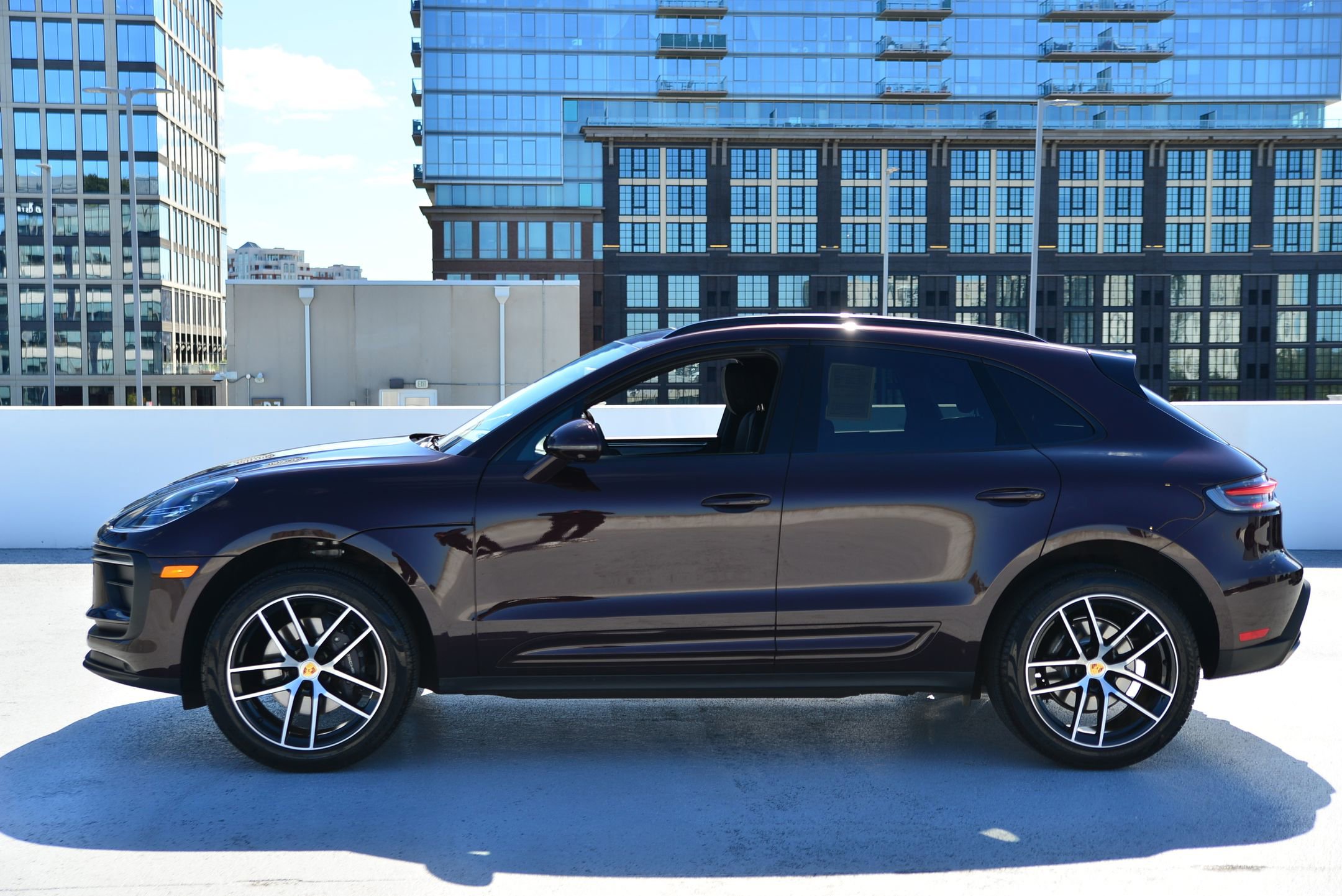 Certified 2025 Porsche Macan image 2