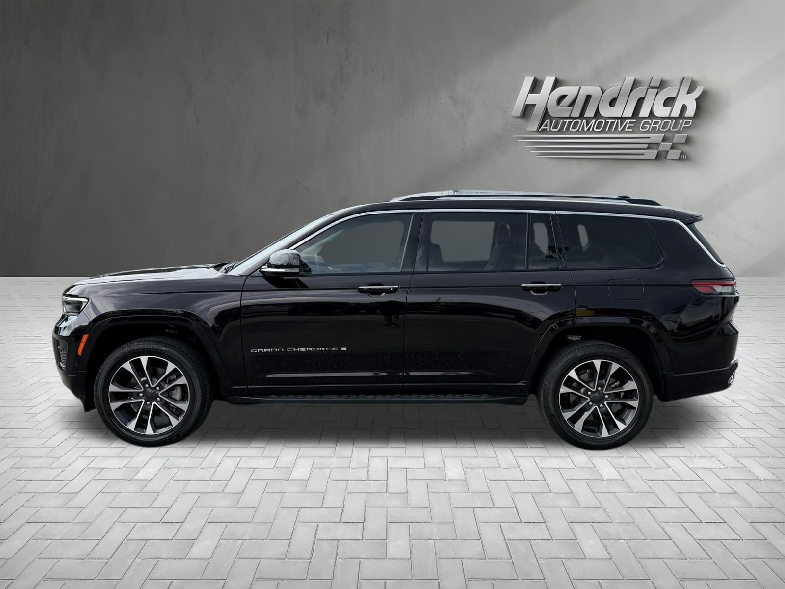Used 2023 Jeep Grand Cherokee L Overland w/ Rear Seat Video Group I RWD image 7