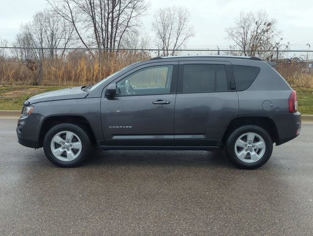 Used 2017 Jeep Compass Latitude FWD image 6