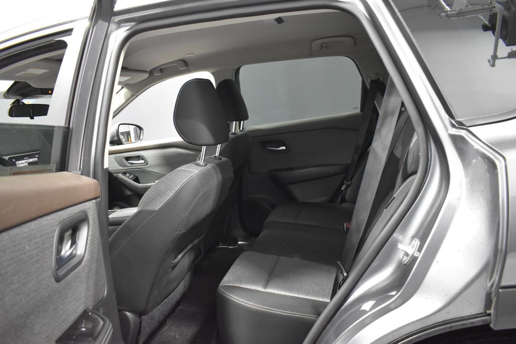 Used 2022 Nissan Rogue SV image 27