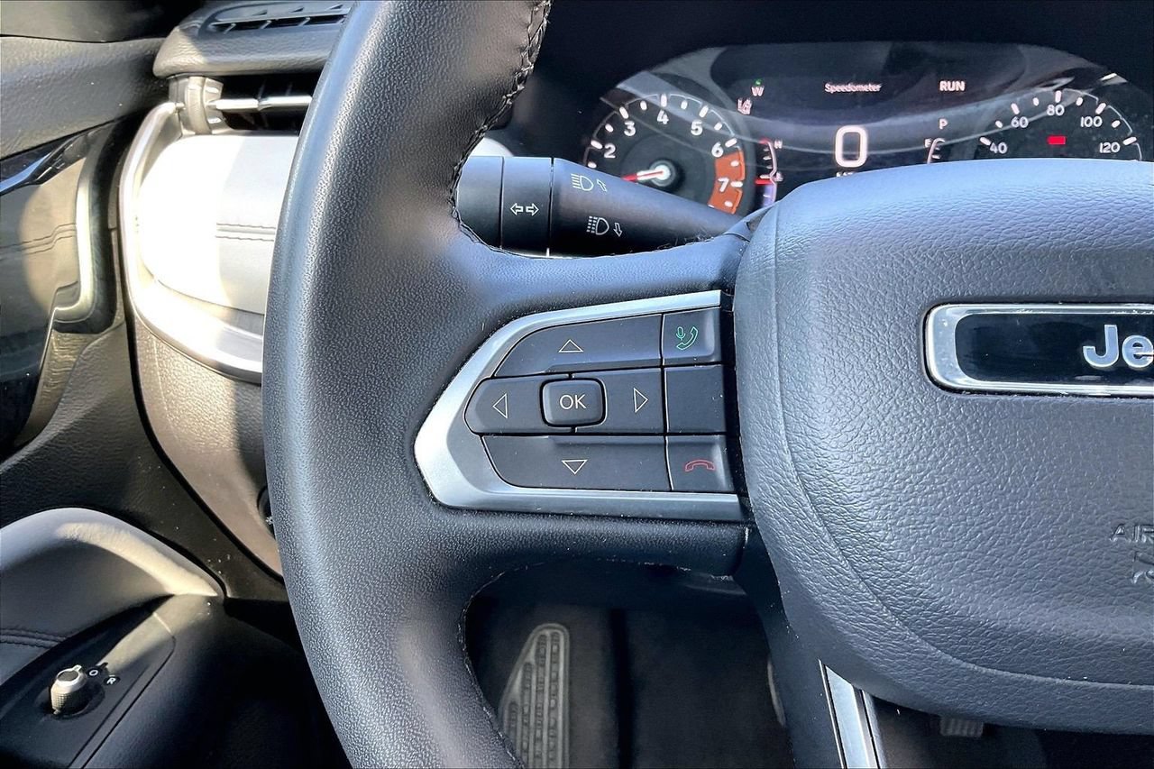 Used 2025 Jeep Compass Limited AWD/4WD image 28