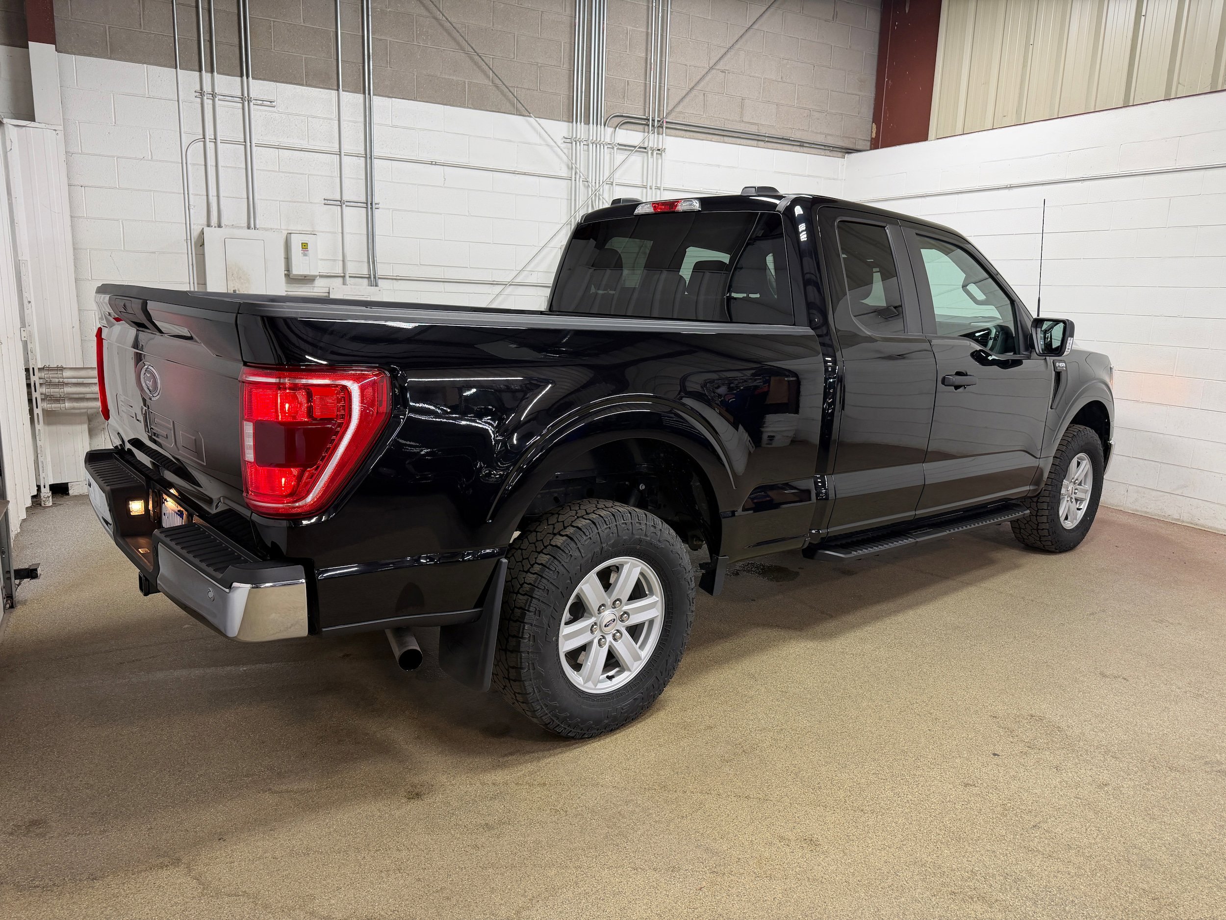 Used 2023 Ford F150 XL w/ XL Chrome Appearance Package AWD/4WD image 9