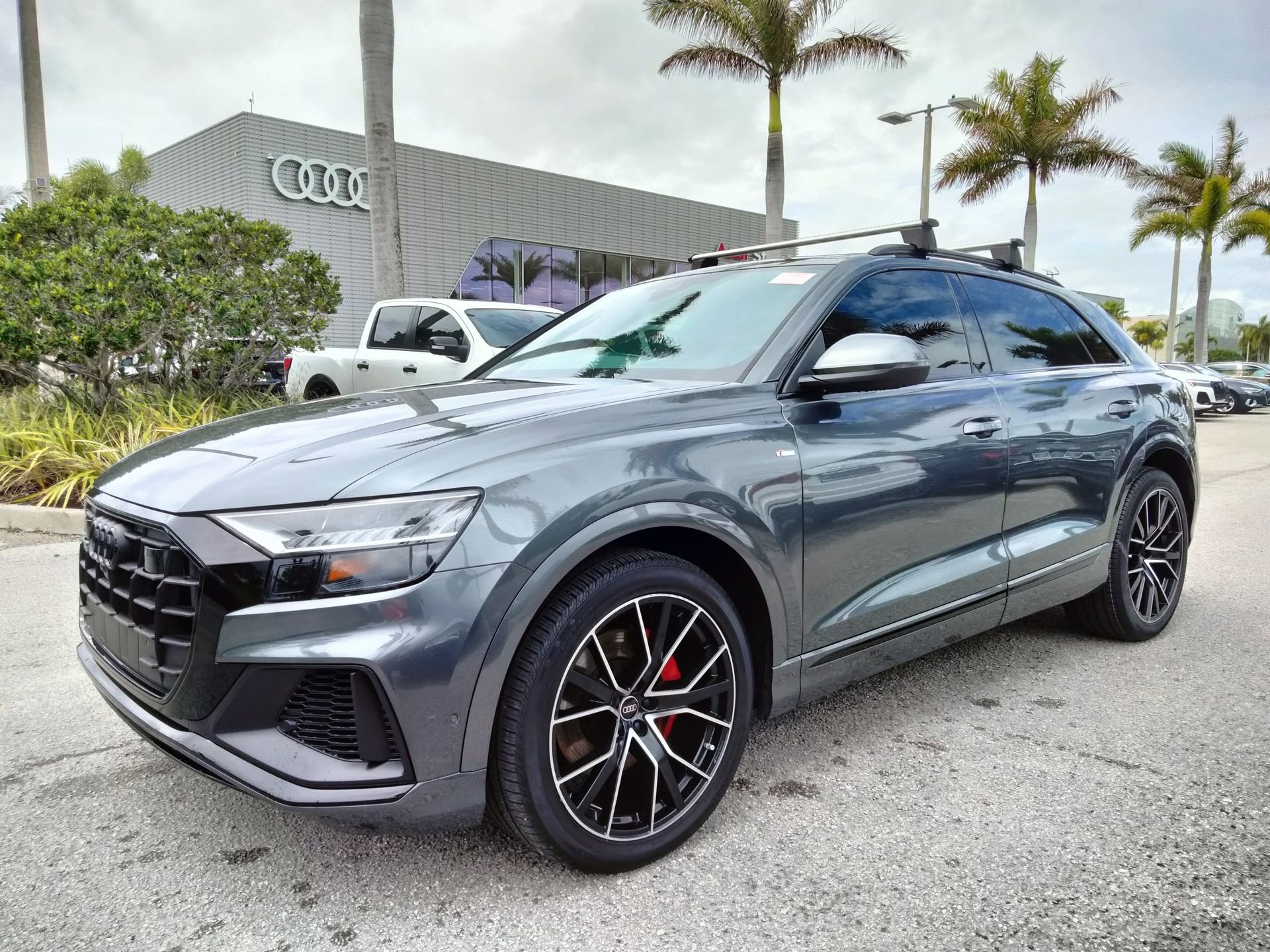 Used 2023 Audi Q8 Prestige w/ Prestige Package image 3