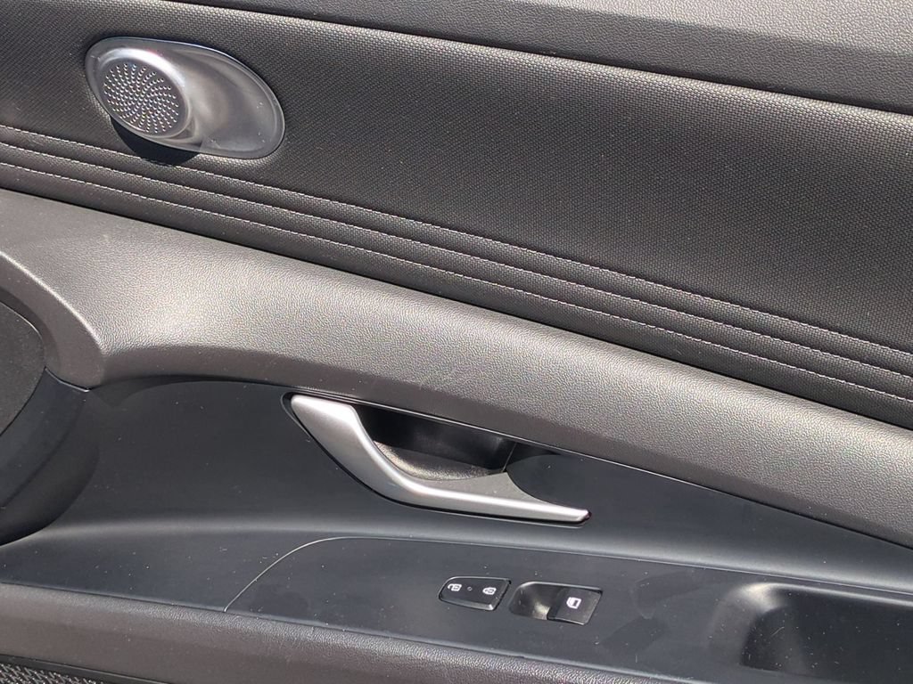 Used 2025 Hyundai Elantra SEL FWD image 34