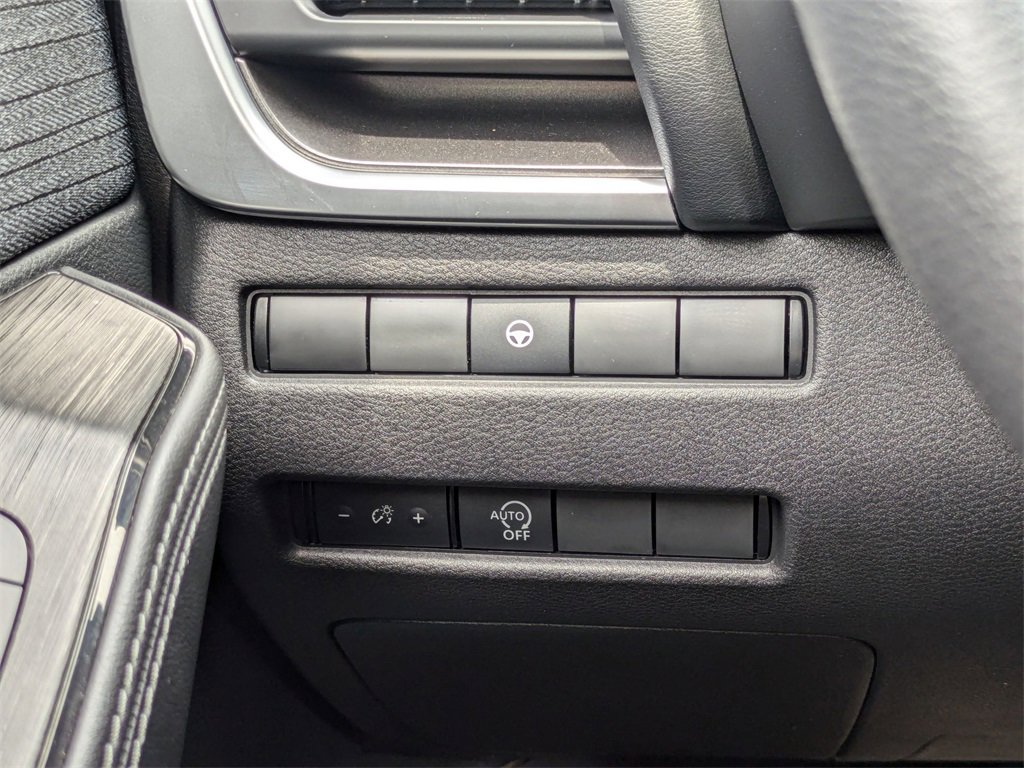 Certified 2023 Nissan Rogue SV image 17