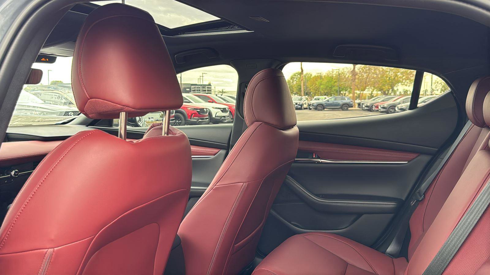 New 2026 MAZDA MAZDA3 Hatchback w/Premium Plus Pkg image 25