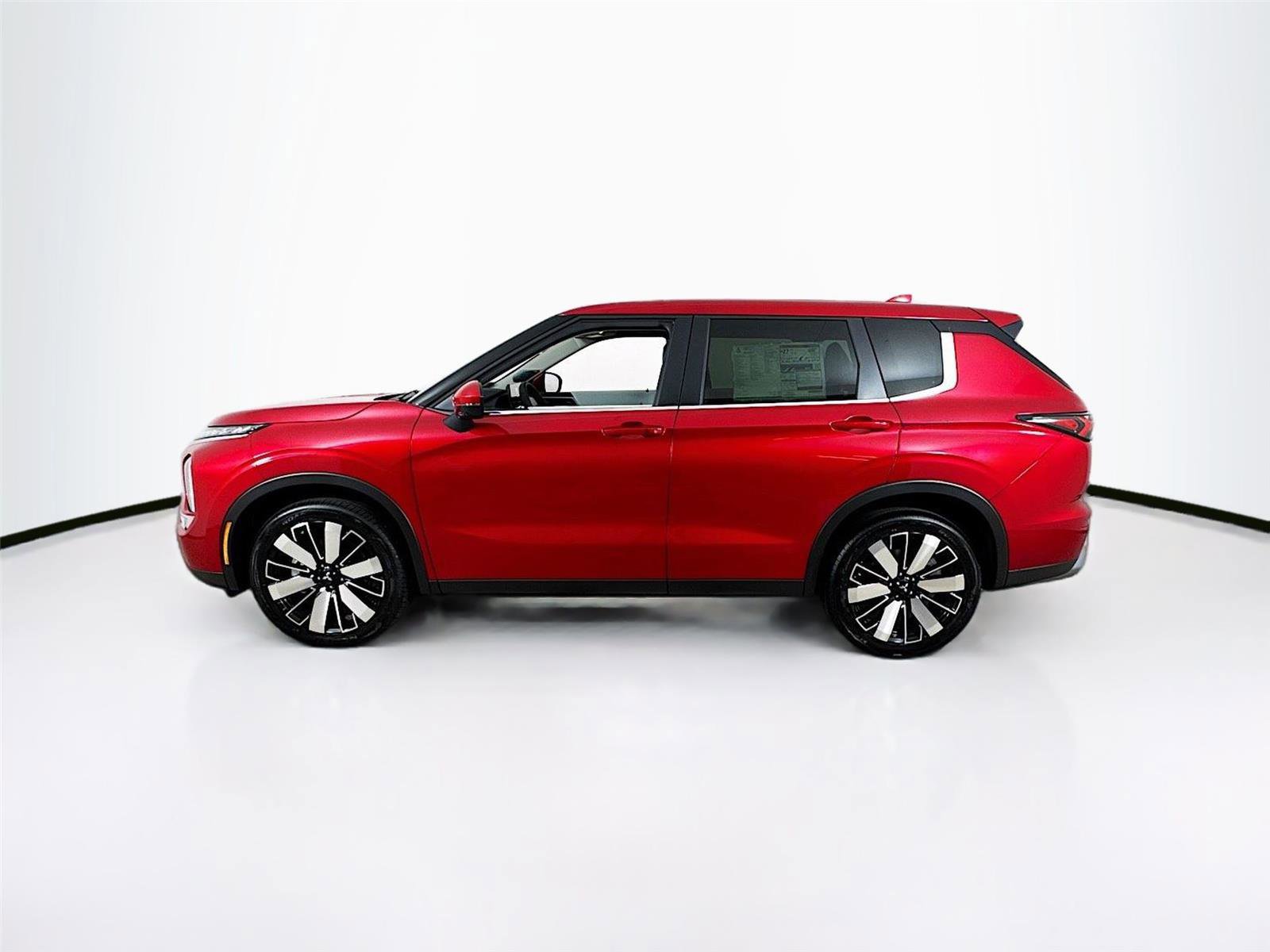New 2025 Mitsubishi Outlander SE image 4