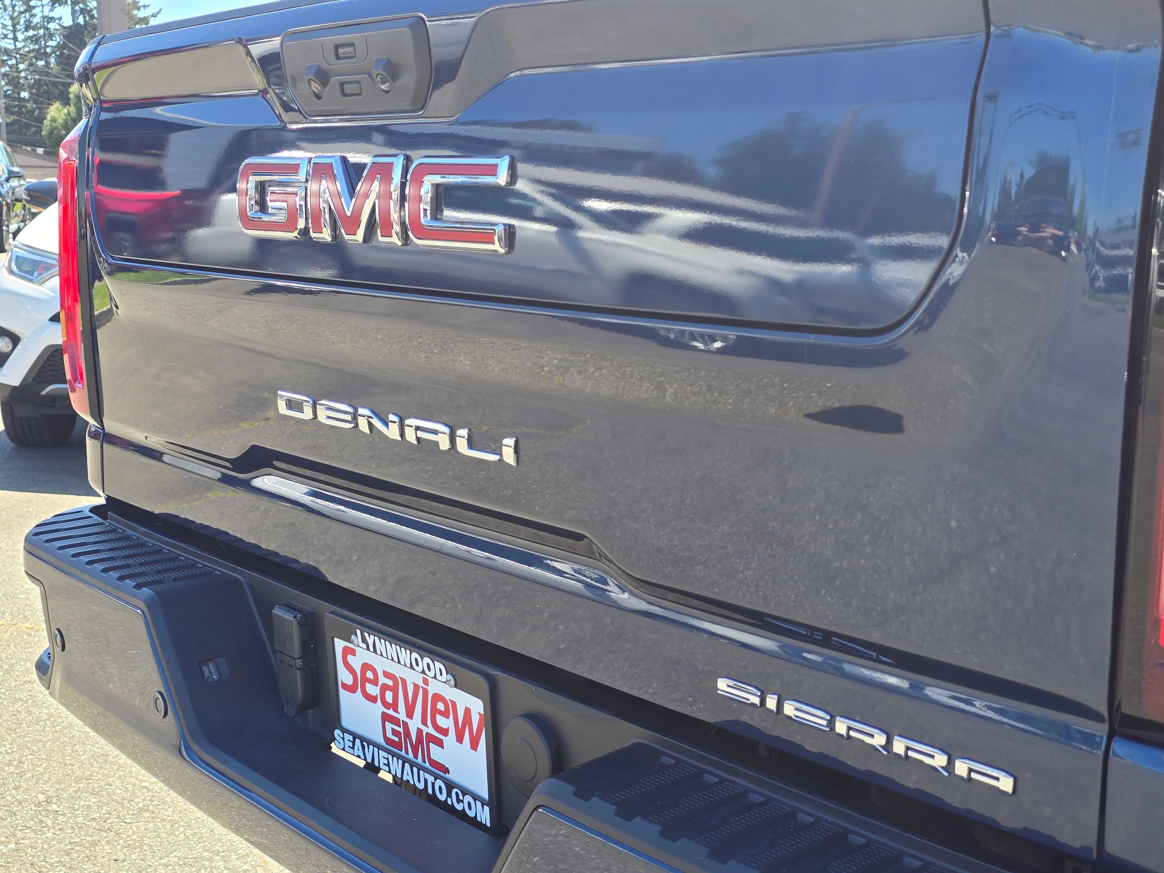 Used 2021 GMC Sierra 2500 Denali w/ Denali Ultimate Package AWD/4WD image 13