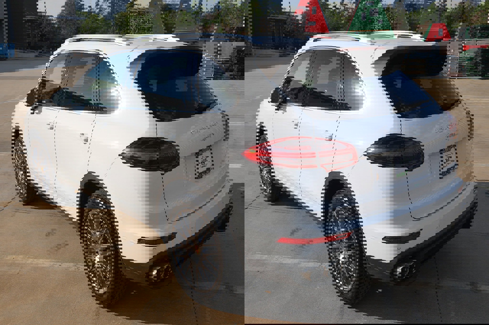 Used 2017 Porsche Cayenne S image 11