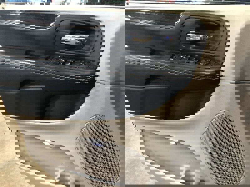 Used 2019 Dodge Grand Caravan SXT w/ Rear Park Assist Package image 21