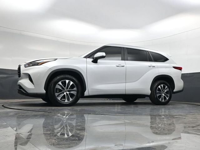 Used 2023 Toyota Highlander XLE image 29