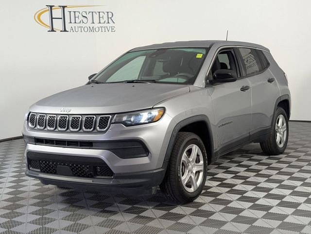 Used 2023 Jeep Compass Sport AWD/4WD image 4