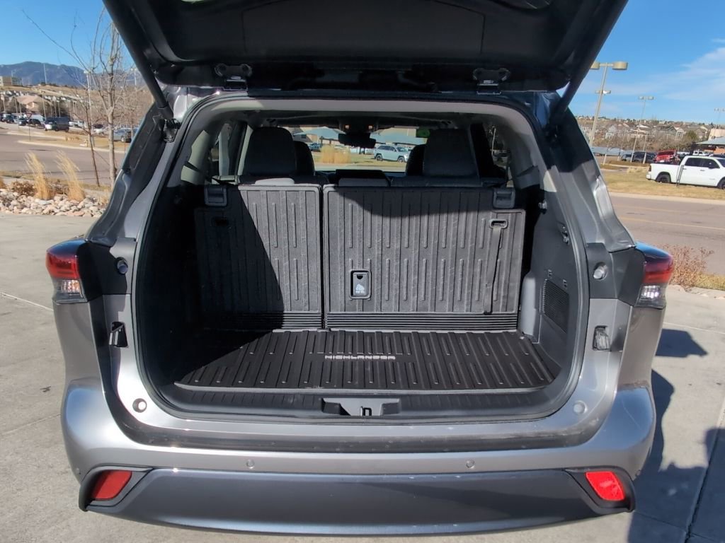 Used 2026 Toyota Highlander Limited image 27
