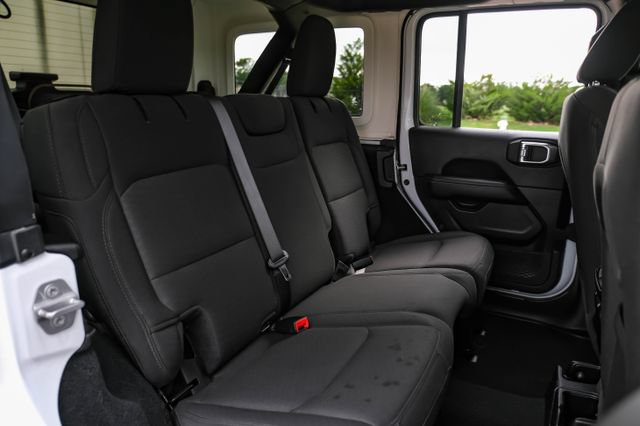 Used 2021 Jeep Wrangler Unlimited Sahara w/ Uconnect 4C Nav & Sound Group AWD/4WD image 37
