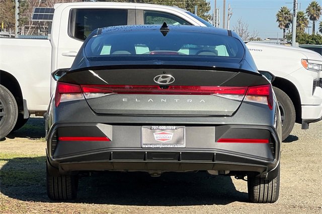 New 2026 Hyundai Elantra Sport image 7