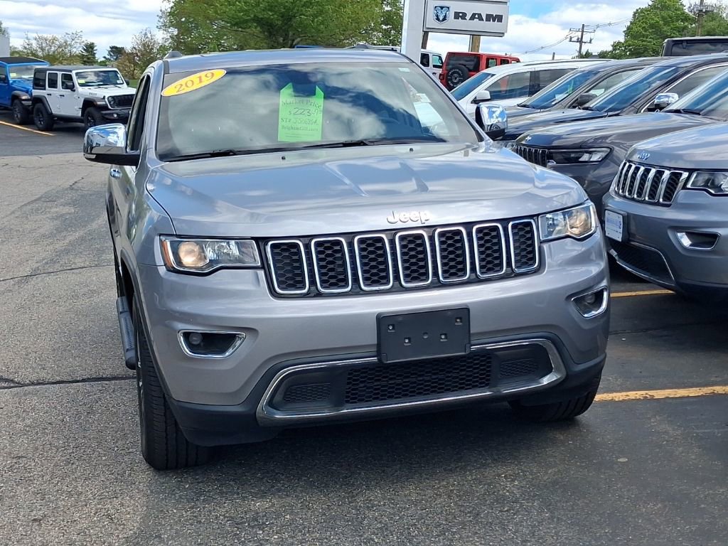 Used 2019 Jeep Grand Cherokee Limited AWD/4WD image 2