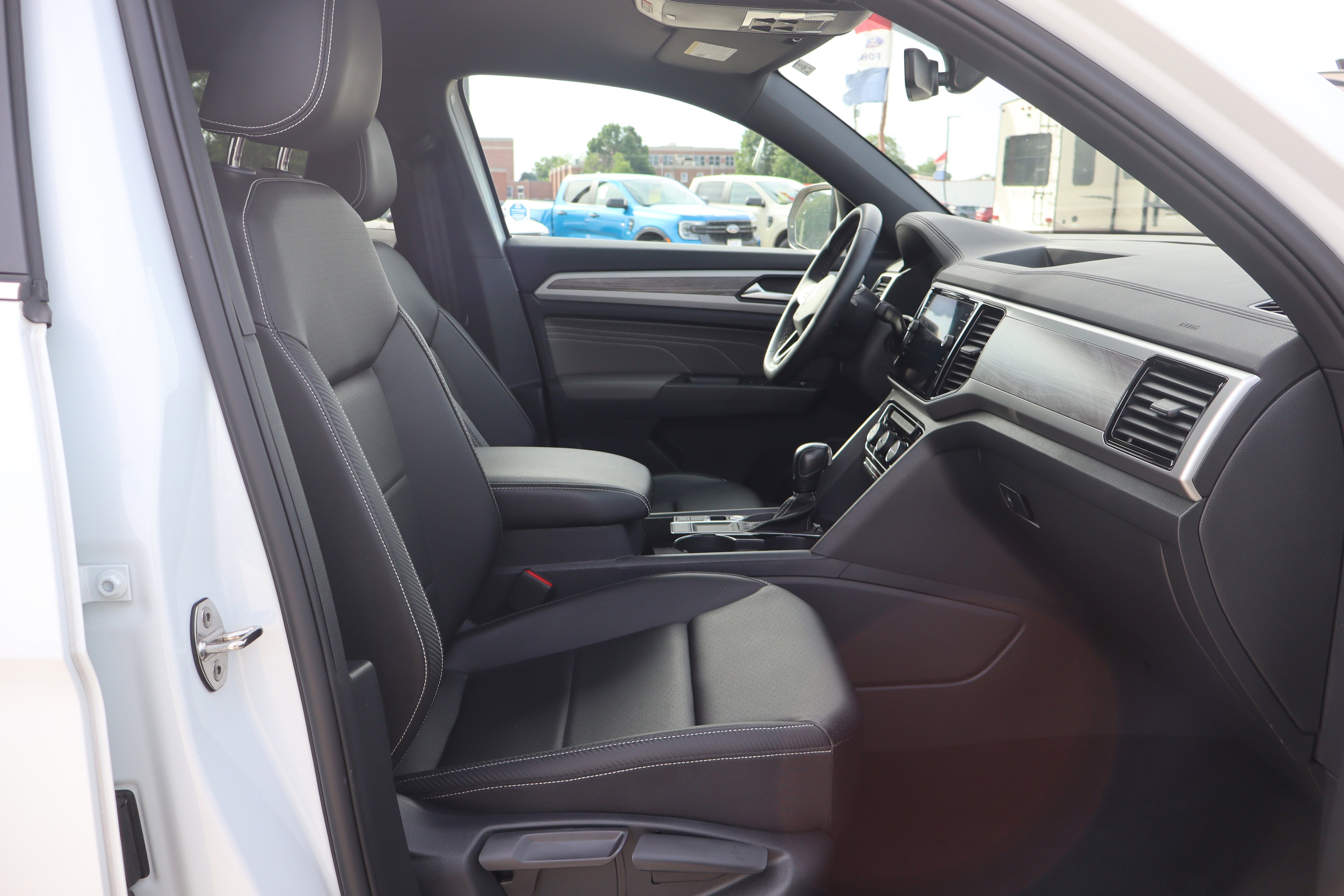 Used 2023 Volkswagen Atlas Cross Sport SE FWD image 13