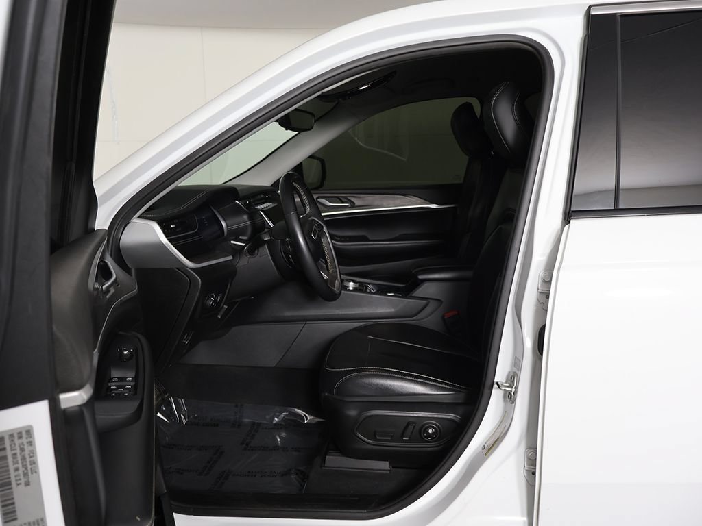 Used 2023 Jeep Grand Cherokee Limited AWD/4WD image 29