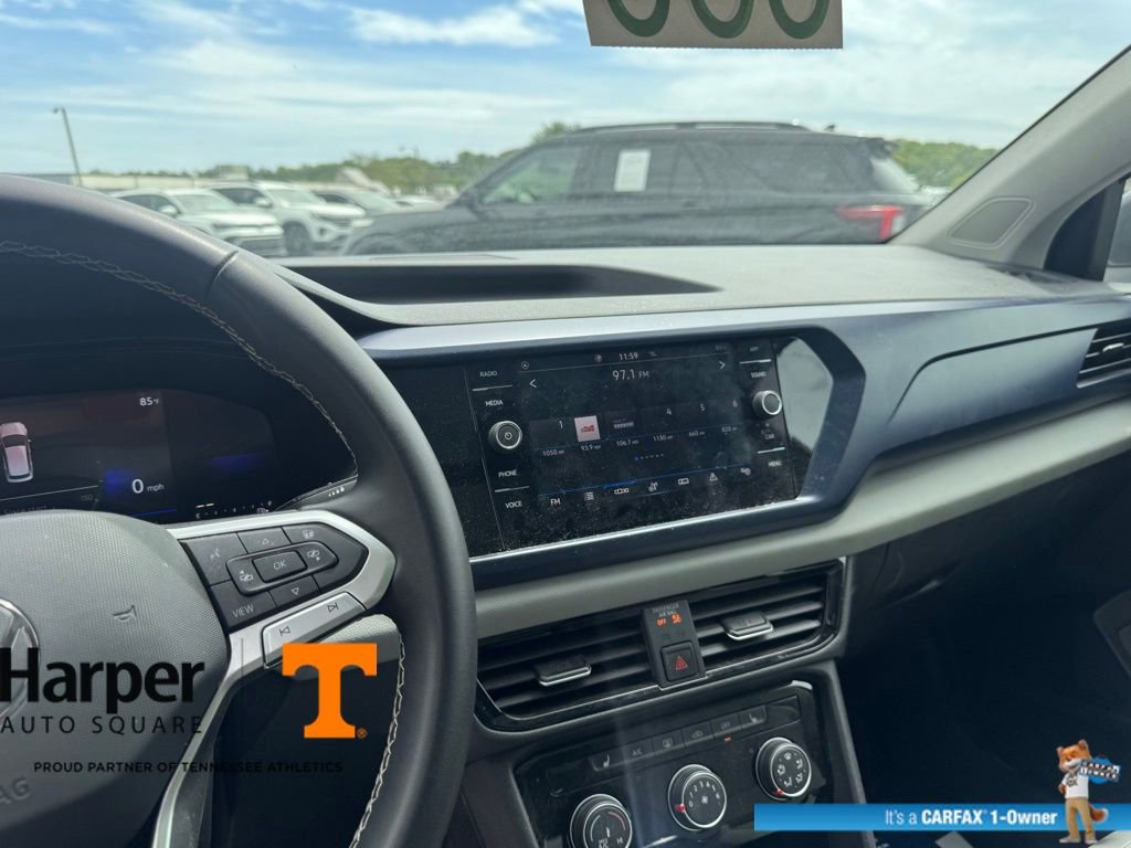 Used 2023 Volkswagen Taos SE w/ Panoramic Sunroof Package image 16