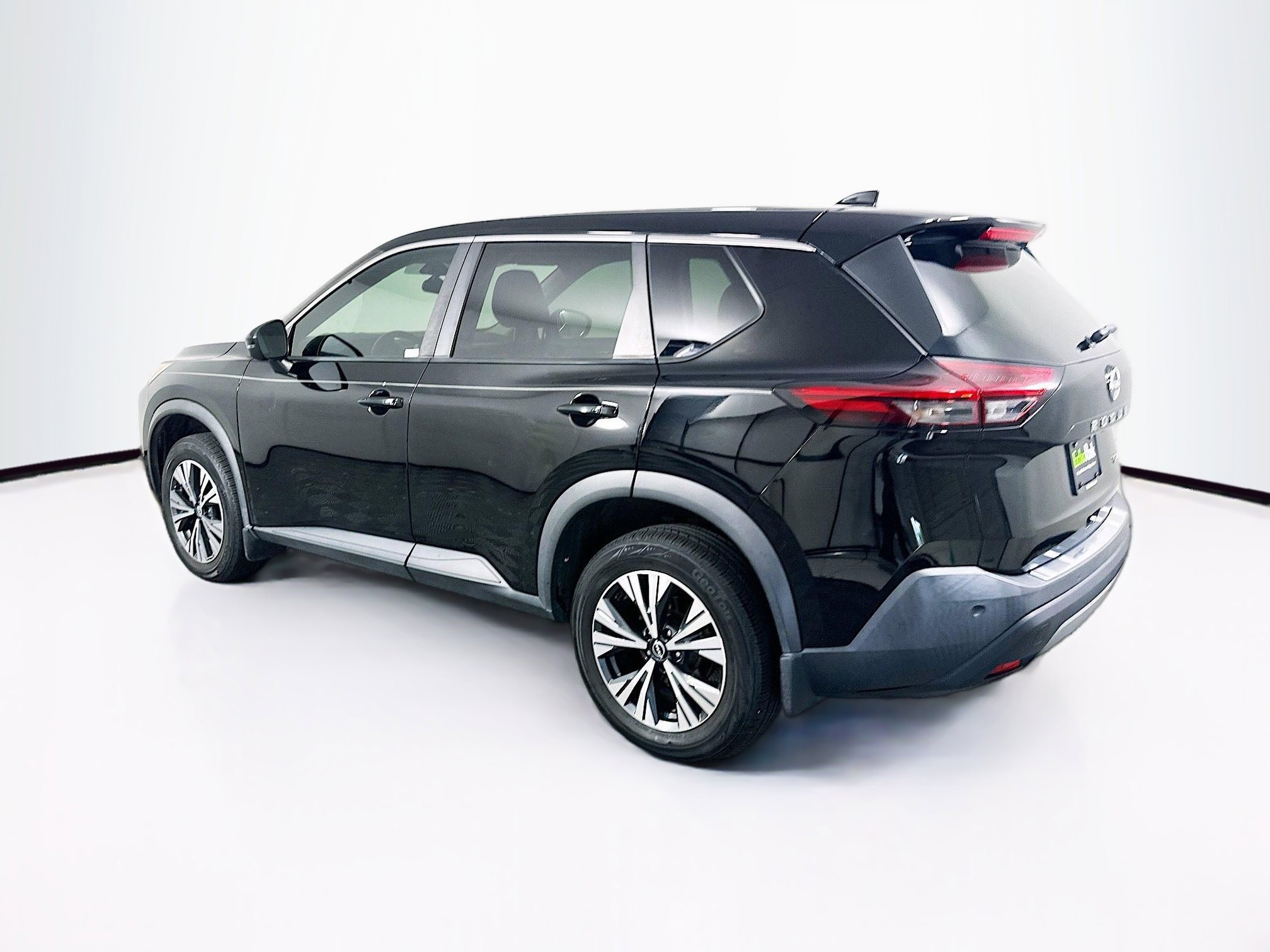 Used 2022 Nissan Rogue SV image 5