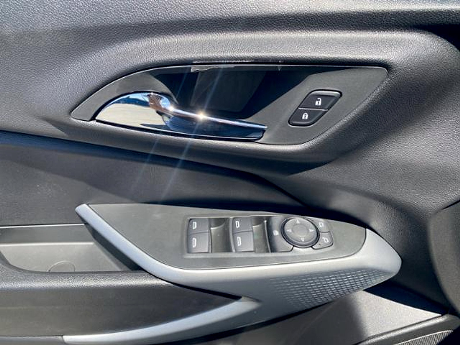 New 2026 Chevrolet Trax LS FWD image 21
