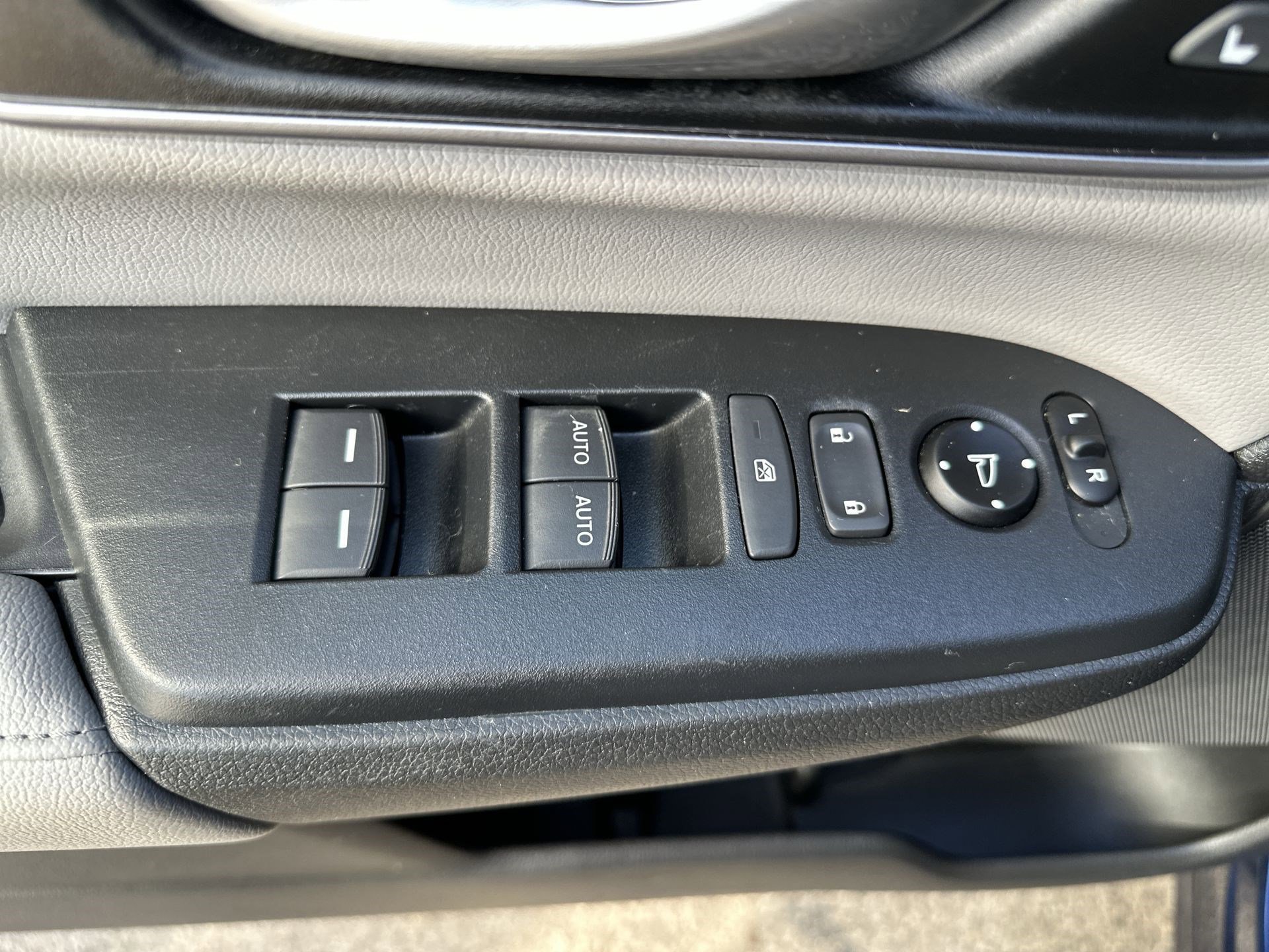 Used 2017 Honda CR-V Touring image 15