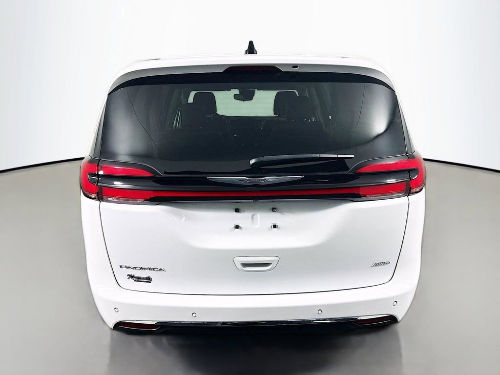 Used 2024 Chrysler Pacifica Touring-L AWD/4WD image 6